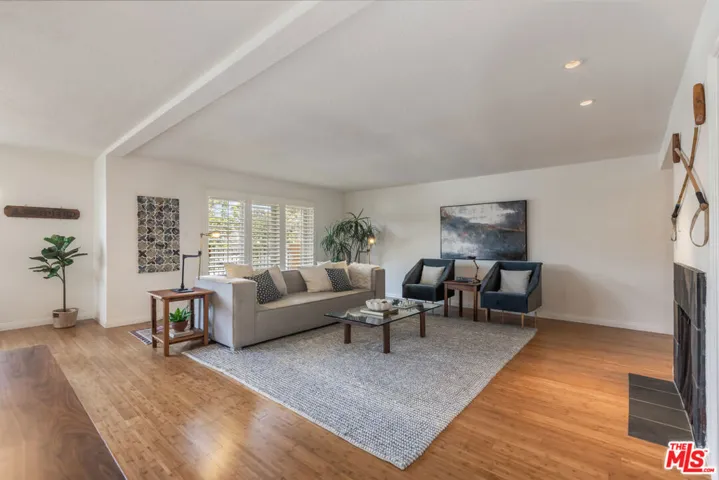 222 7th Street 101, Santa Monica, California 90402