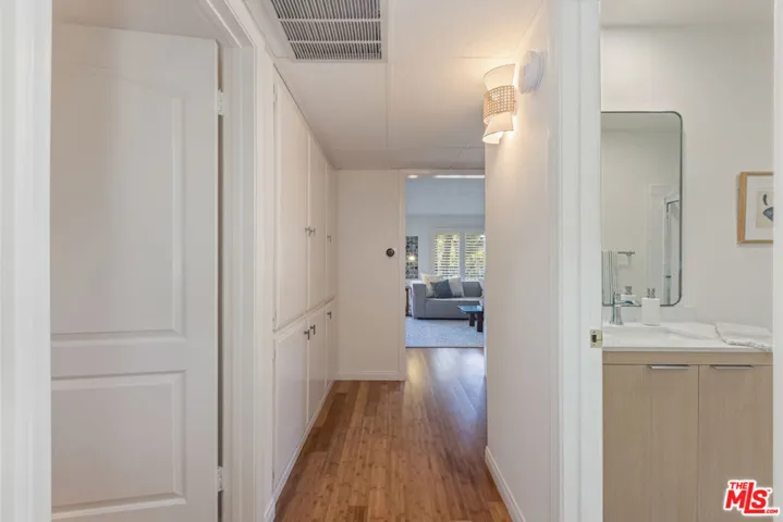 222 7th Street 101, Santa Monica, California 90402