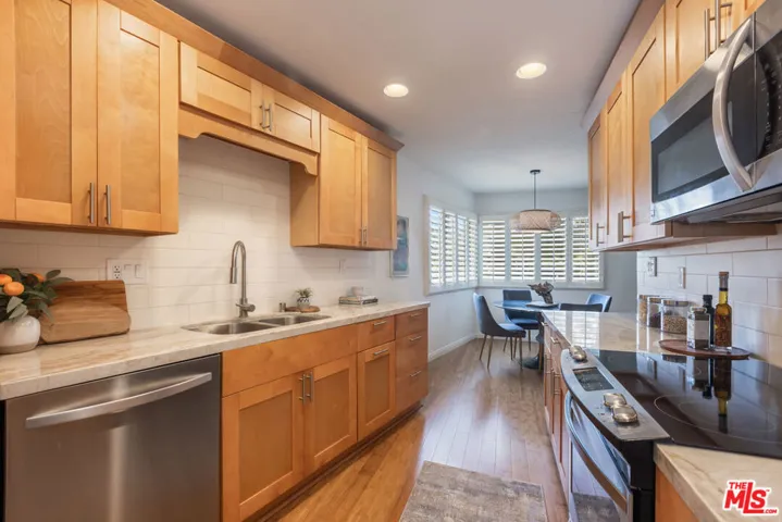 222 7th Street 101, Santa Monica, California 90402