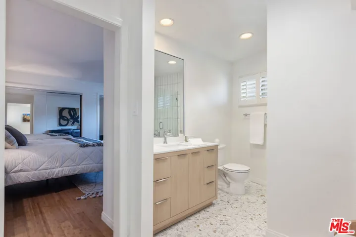 222 7th Street 101, Santa Monica, California 90402
