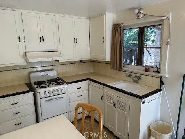 2726 5th Street, Riverside, California 92507