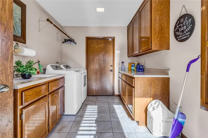 14281 Cronese Road, Apple Valley, California 92307