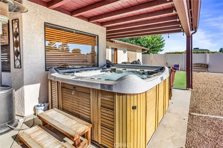 14281 Cronese Road, Apple Valley, California 92307