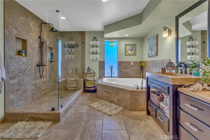 14281 Cronese Road, Apple Valley, California 92307