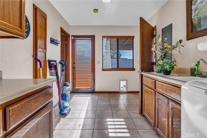 14281 Cronese Road, Apple Valley, California 92307