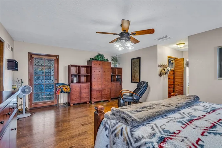 14281 Cronese Road, Apple Valley, California 92307