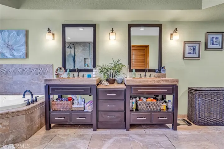 14281 Cronese Road, Apple Valley, California 92307