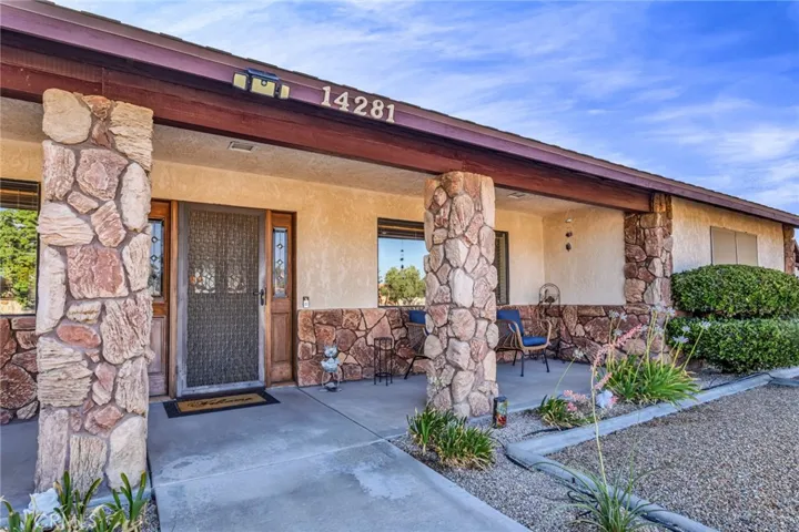 14281 Cronese Road, Apple Valley, California 92307