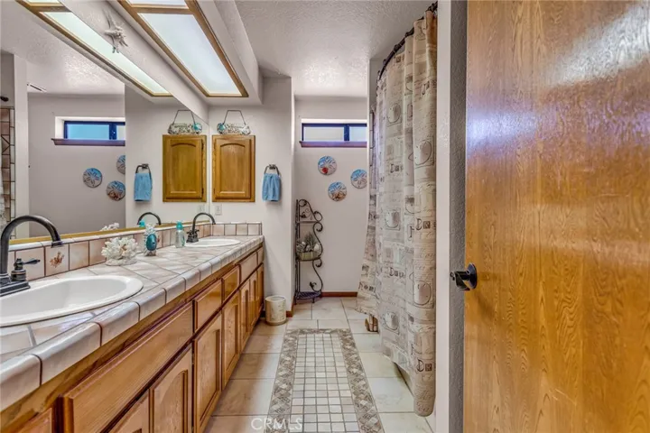 14281 Cronese Road, Apple Valley, California 92307