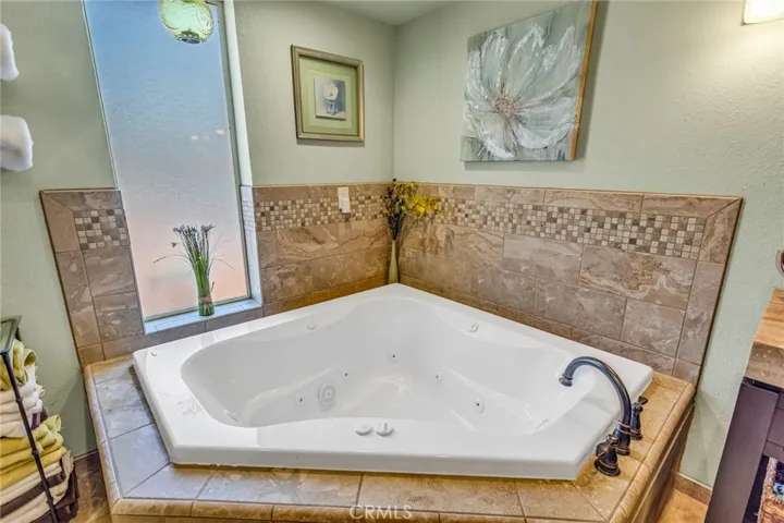 14281 Cronese Road, Apple Valley, California 92307