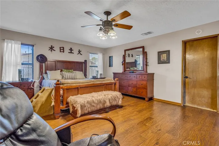 14281 Cronese Road, Apple Valley, California 92307