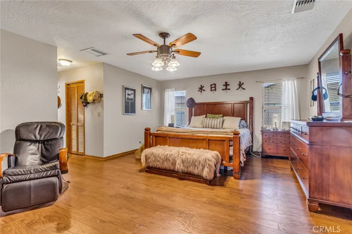 14281 Cronese Road, Apple Valley, California 92307