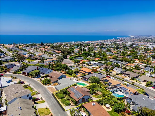 221 Via Los Miradores, Redondo Beach, California 90277