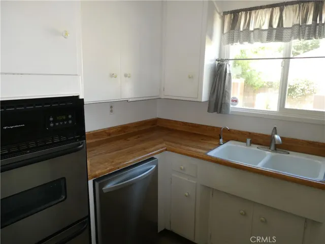 22212 Welby Way, Woodland Hills, California 91303