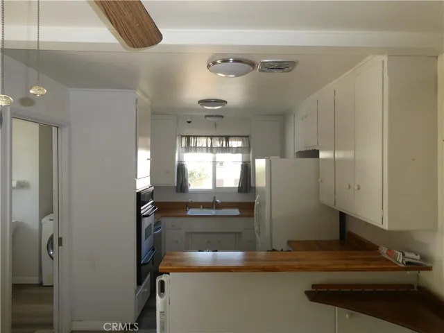 22212 Welby Way, Woodland Hills, California 91303