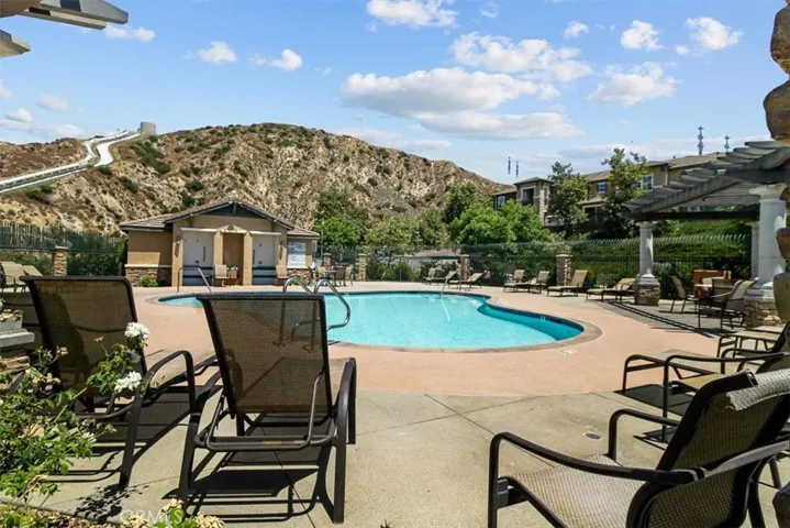 16706 Nicklaus Drive 76, Rancho Cascades, California 91342