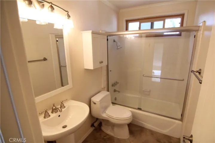 FULL BATH UP