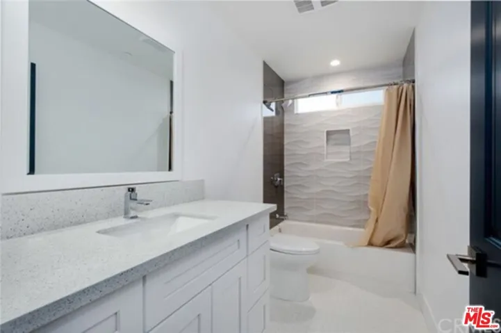 2317 S Redondo Boulevard, Los Angeles, California 90016