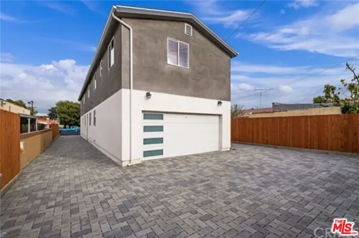 2317 S Redondo Boulevard, Los Angeles, California 90016