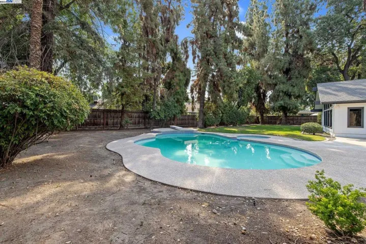 510 E Estate Dr, Tulare, California 93274