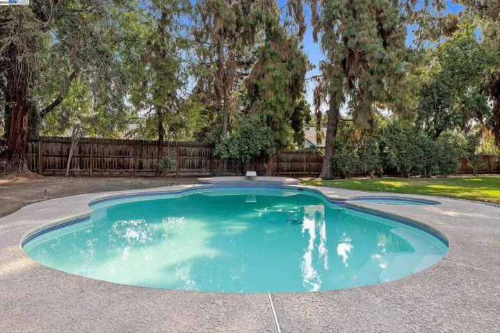 510 E Estate Dr, Tulare, California 93274