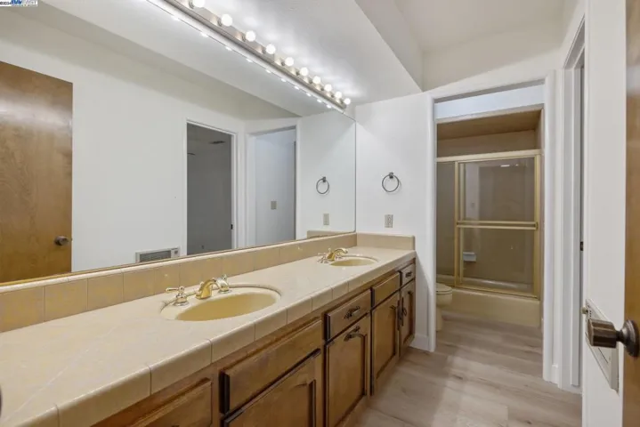 510 E Estate Dr, Tulare, California 93274