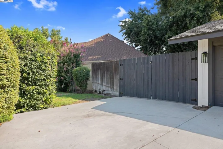 510 E Estate Dr, Tulare, California 93274