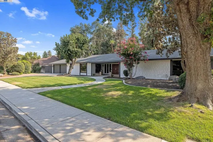 510 E Estate Dr, Tulare, California 93274