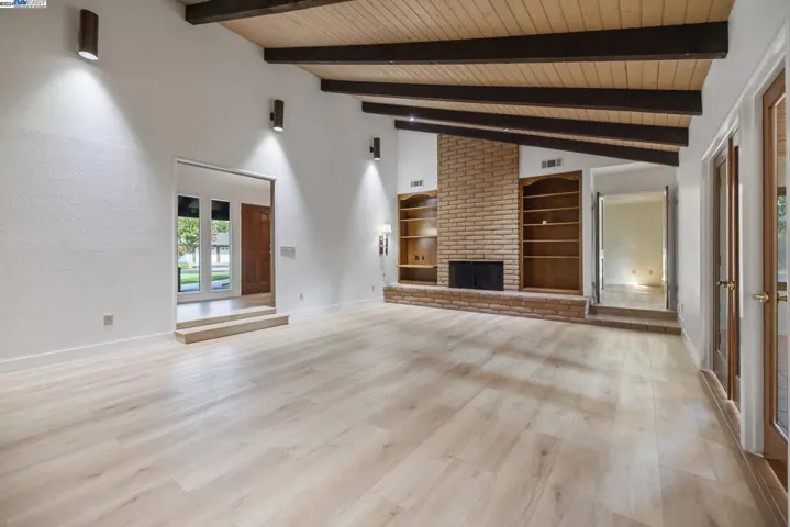 510 E Estate Dr, Tulare, California 93274
