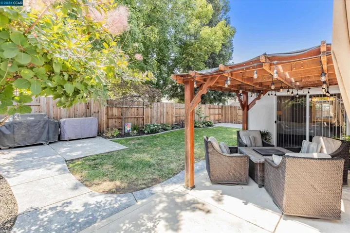 2811 Swallowview Dr, Lincoln, California 95648