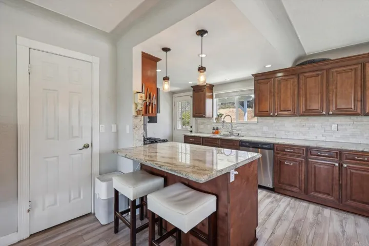 2241 South Stage Coach Road, Fallbrook, California 92028