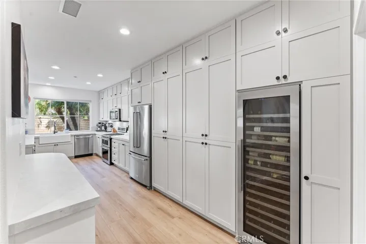 252 Knoll Lake, Mission Viejo, California 92692