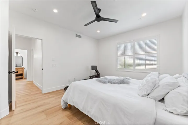 252 Knoll Lake, Mission Viejo, California 92692