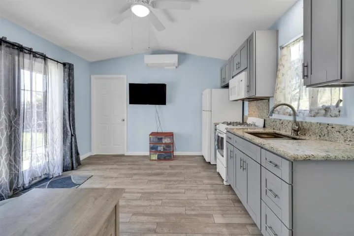 113 Old Oak Dr, San Diego, California 92114