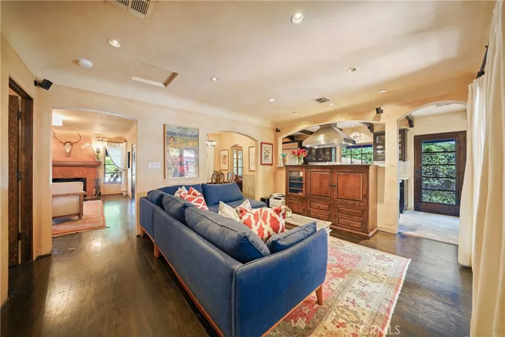 4517 Kraft Avenue, Studio City, California 91602