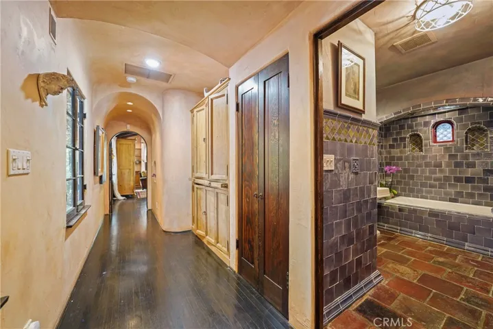 4517 Kraft Avenue, Studio City, California 91602