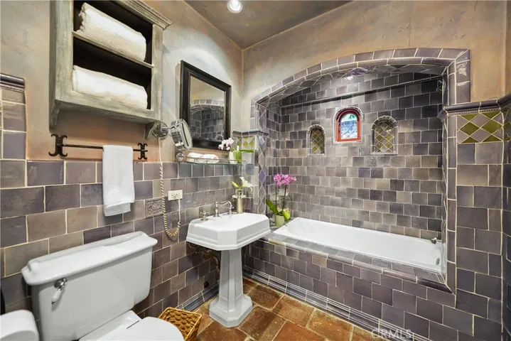 4517 Kraft Avenue, Studio City, California 91602