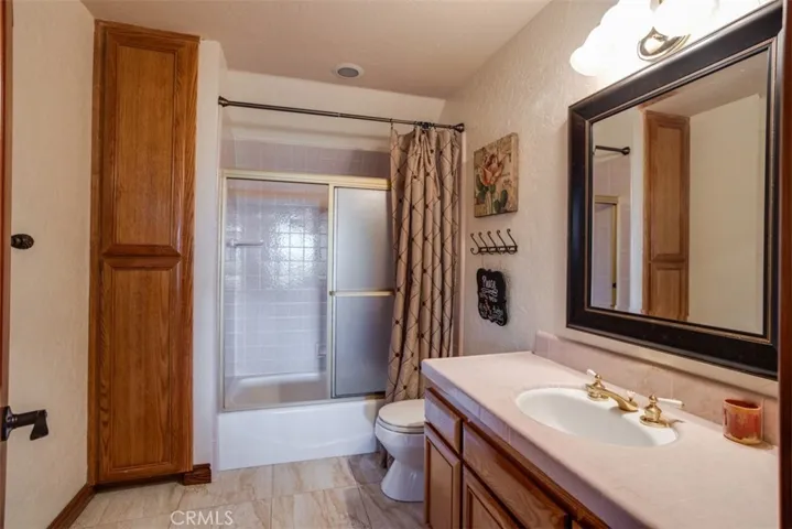 Downstairs Ensuite Bath
