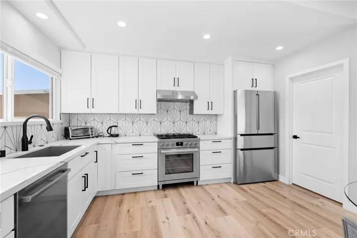 9821 Odessa Avenue, Northridge, California 91343