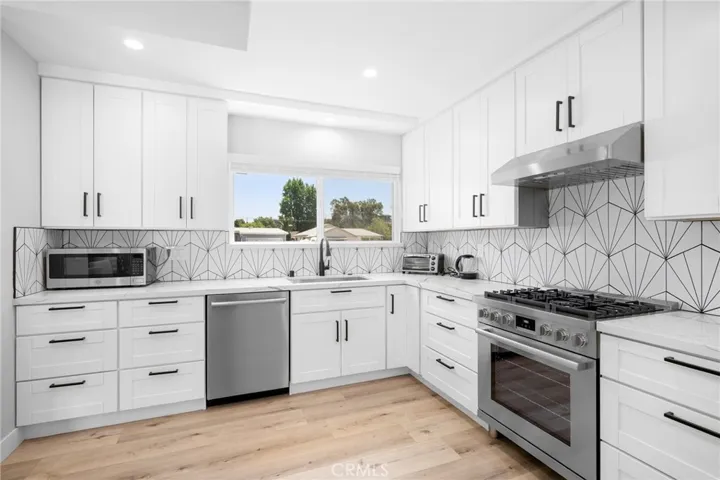 9821 Odessa Avenue, Northridge, California 91343