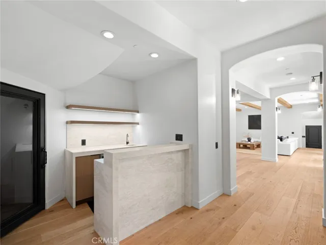 416 Holmwood Drive, Newport Beach, California 92663