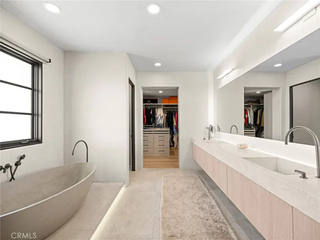 416 Holmwood Drive, Newport Beach, California 92663