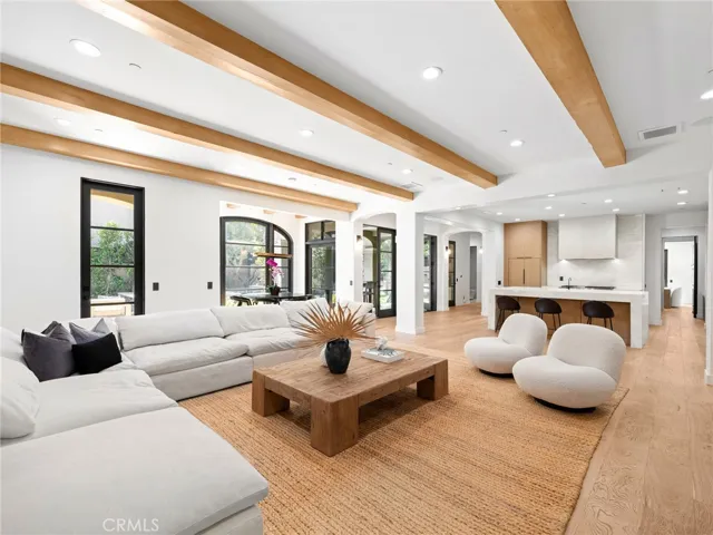 416 Holmwood Drive, Newport Beach, California 92663