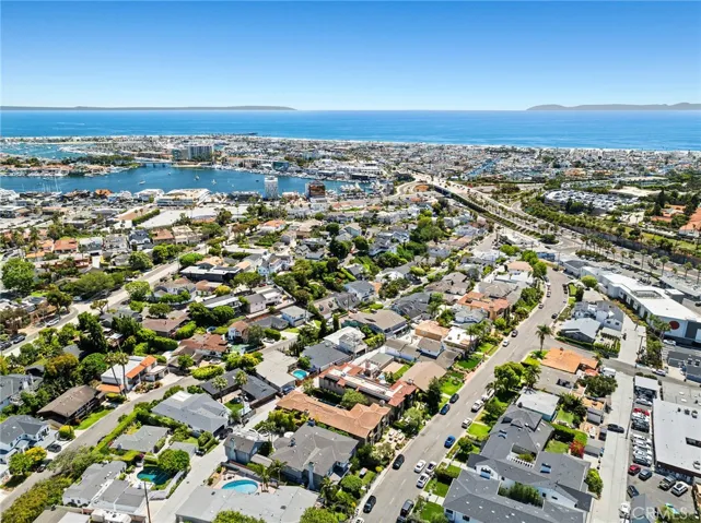 416 Holmwood Drive, Newport Beach, California 92663