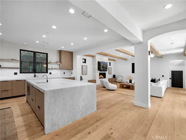 416 Holmwood Drive, Newport Beach, California 92663