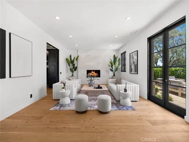416 Holmwood Drive, Newport Beach, California 92663
