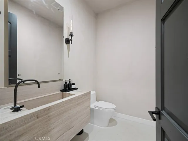 416 Holmwood Drive, Newport Beach, California 92663