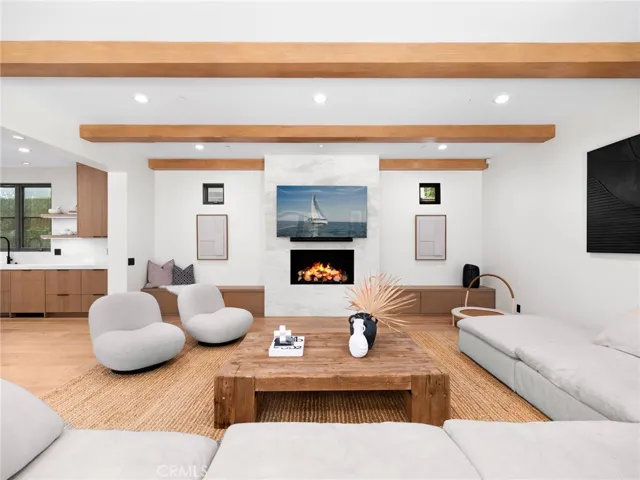 416 Holmwood Drive, Newport Beach, California 92663