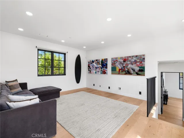 416 Holmwood Drive, Newport Beach, California 92663
