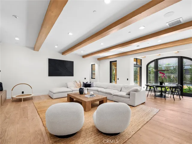 416 Holmwood Drive, Newport Beach, California 92663